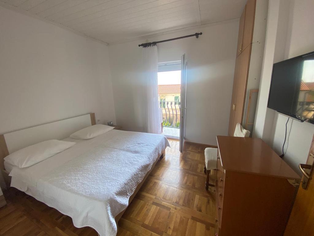 Duje & Roko Apartments シベニク エクステリア 写真